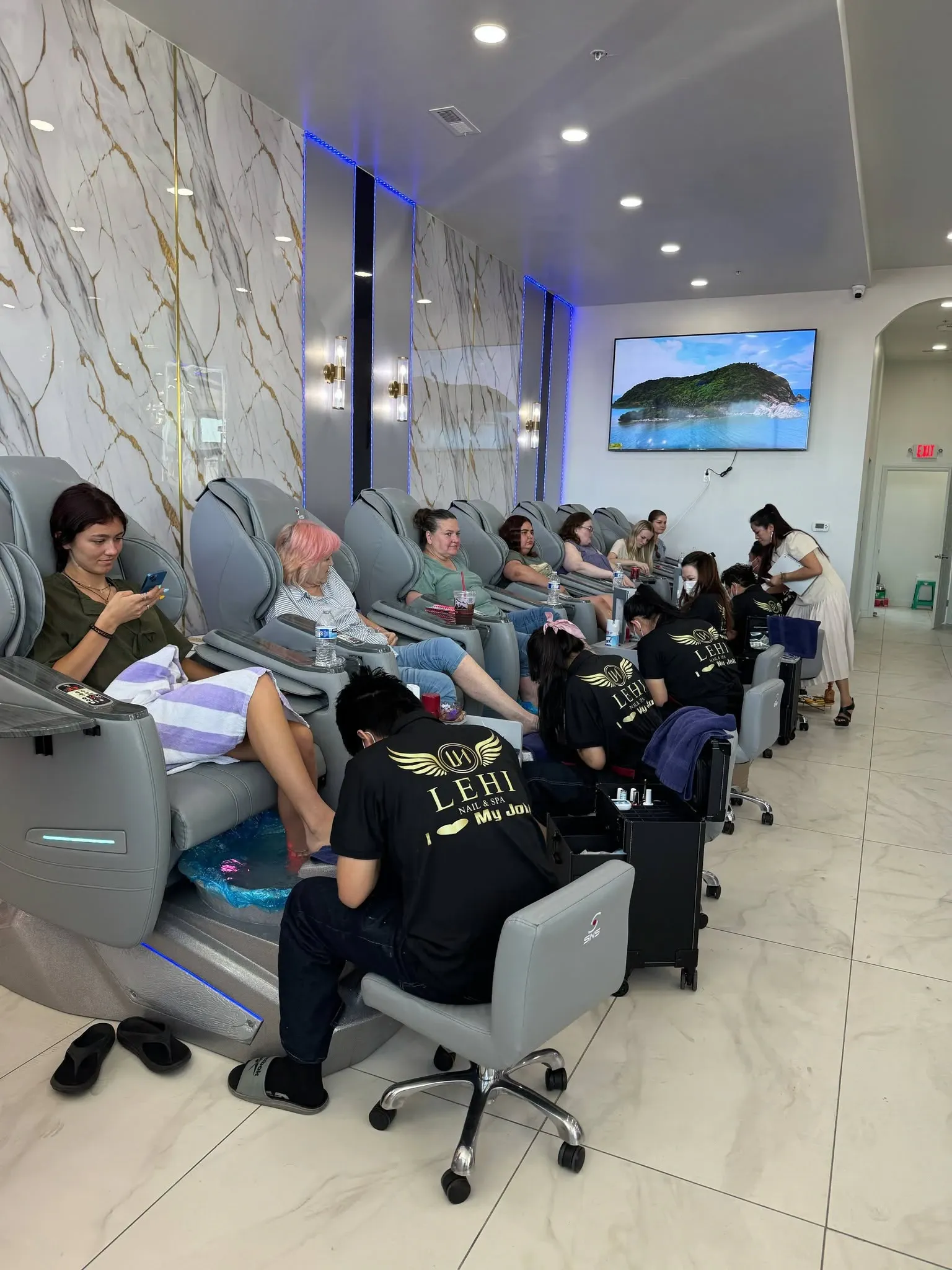 A nail salon that runs on Hayven